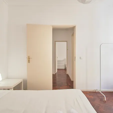 Saldanha Avenida Apartman *